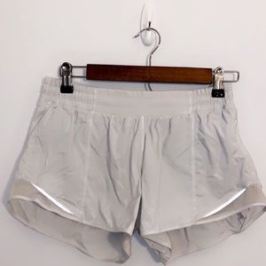 Lululemon white hotty hot shorts 6in inseam size 6